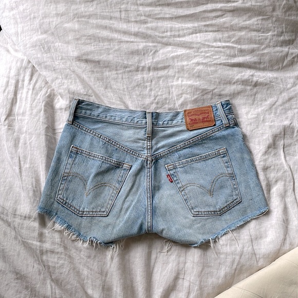 Levi 501 Shorts - Picture 3 of 4